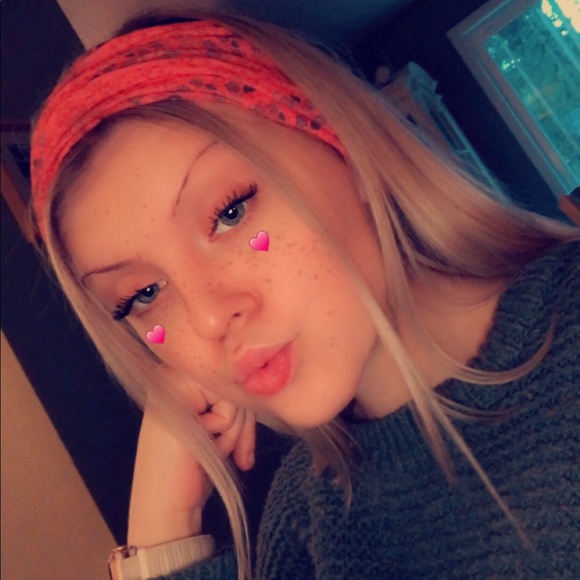 Meet your Posher, Makayla - Picture 1 of 1